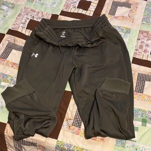 Under Armour women’s ' Dark Green Joggers